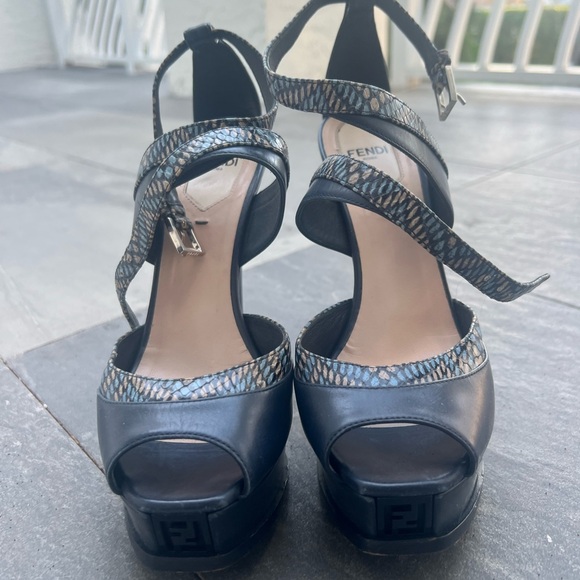 Fendi Blue Leather and Snakeskin Peep Toe Platform Sandals Size 37.5 / US 7.5 - Picture 5 of 6